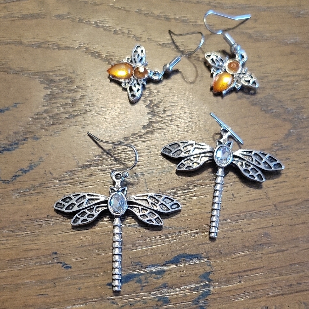 Dragonfly and Bee Silver tone pierced Earrings Set
